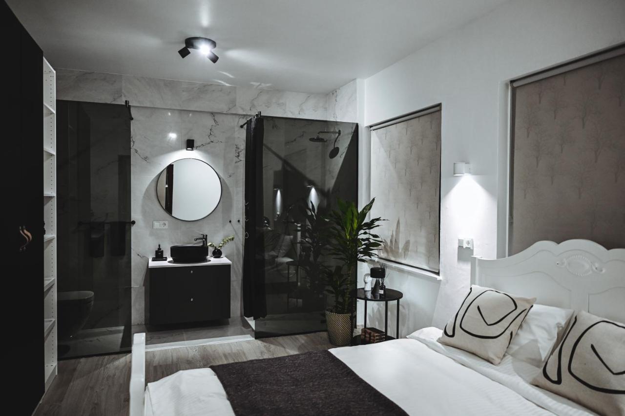 Alka - Cozy Room By The Sea With Private Hot Tub Njarthvik Dış mekan fotoğraf